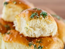 Pampushky sauce à l'ail et aneth