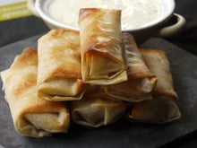 Croustillants d'agneau façon agneau de Pâques aux flageolets, ail et romarin, sauce moutardée