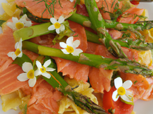 Salade de Farfalle au saumon et asperges