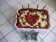 Tiramisu au thé Matcha, framboises, mikados et petits cœurs