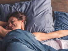Sommeil gâché : ces 3 aliments à bannir absolument après 19 heures pour enfin passer une nuit paisible