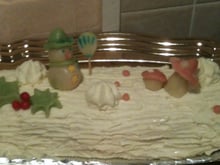 Bûche au chocolat blanc et mousse de framboises