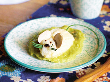 Petites souris blanches et purée de fève