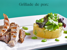 Grillades de porc marinées et polenta aux fèves