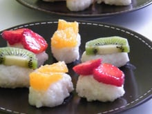 Sushi de fruits frais