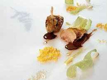 Le filet de pintade des Roualdès poêlé, maïs cassés, un jus lié aux amandes douces et amères