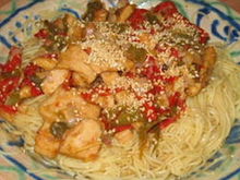 Nouilles sautées poivron-poulet à l'aigre-doux