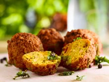 Laurent Mariotte remplace les pois chiches par cet ingrédient inattendu pour ses irrésistibles falafels