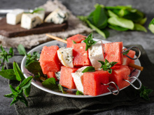 Brochettes de pastèque et feta
