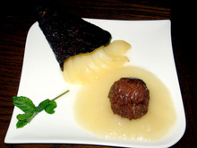 Île au chocolat sur lac de poire et sa tuile garnie