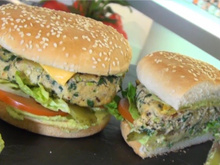 Burger végétarien à l'avocat et sucrine