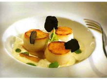 Noix de Saint-Jacques poêlées aux panais et aux truffes