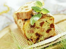 Cake à la mozzarella, tomates confites et jambon de parme