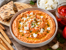 Apéro d’été : prête en 2 minutes chrono, cette crème de poivron et feta est la nouvelle star incontournable qui détrône le houmous