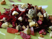 Salade de betterave à la Fourme d'Ambert, aux noix et aux raisins