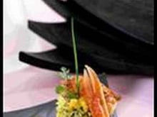 Queues de langoustines rôties, chou frisé glacé