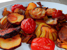 Pommes de terre et tomates séchées à la braise