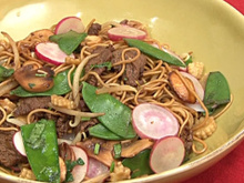 Nouilles sautées, légumes et bœuf caramélisé