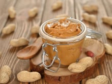 3 min et moins de 3 € : l'astuce géniale d'un chef pour faire son beurre de cacahuète maison