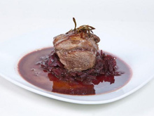 Pavé de biche sauce canelle vin, purée céleri pomme Granny Smith