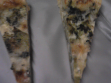 Tarte aux brocolis sur lit de roquefort