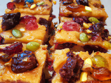 Carrés moelleux aux fruits secs et au beurre de cacahuètes