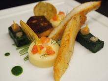 Saint-Pierre de nos côtes rôtis... Foie gras laqué aux épices, gingembre, aneth, pamplemousse rose et lait de coco