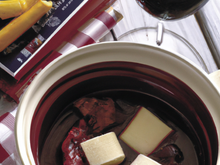 Fondue à l'agneau et au vin rouge