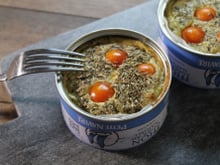 Mini-flans au thon et tomates cerise dans leurs boites