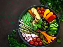 Crudités : pourquoi ce n’est pas une bonne idée d’en consommer à l’étranger ?