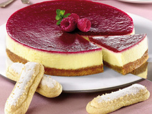 Le cheese cake au coulis de framboises