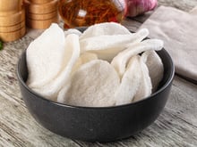 Le Dr Jean-Michel Cohen explique pourquoi les chips à la crevette ne sont pas pires que les autres à condition de respecter cette quantité