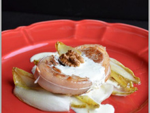 Agneau et ses endives caramélisées au miel et aux noix sauce roquefort