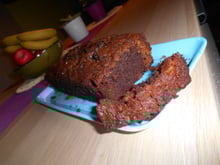 Cake fondant au chocolat, smarties, carambars caramel