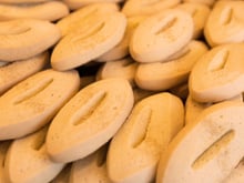 Connaissez-vous les navettes ? Ces biscuits parfumés à la fleur d’oranger typiques de Marseille ?