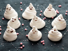 Un dessert qui fait froid dans le dos pour Halloween : les mini-fantômes meringués