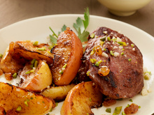 Joues de porc et pommes aux mendiants