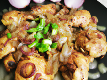 Carry de poulet réunionnais à l'ail et aux oignons rouges