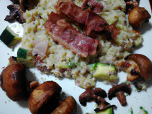 Risotto aux champignons, courgettes, bacon et à la cancoillotte