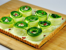 Tarte fleur aux courgettes, burrata, roquefort et piment d'Espelette