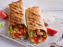 Cette astuce géniale pour préparer votre propre viande de kebab au poulet avec un simple moule à cake