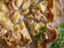 Comment faire une tourte franc-comtoise, cette recette gourmande à base de pommes de terre, comté et saucisse de Morteau ?