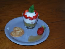 Compotée de rhubarbe  fraises chantilly