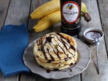 Pancakes au rhum, banane et chocolat