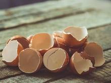 Voici pourquoi vous allez vouloir manger vos coquilles d’œufs !