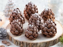 Bluffez vos invités avec ce dessert de Noël : des pommes de pin en chocolat faciles à réaliser !