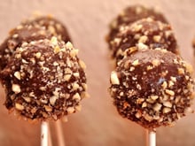 Cake-pops chocolat au lait et noisettes