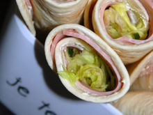 Wraps de jambon, laitue et fromage frais