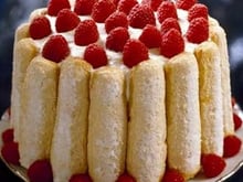 Charlotte au yaourt et aux fraises