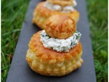 Mini-bouchées à la reine au fromage de chèvre